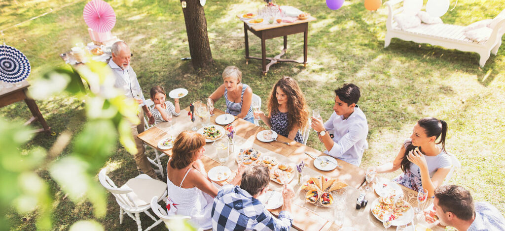 summer-living:-how-to-host-the-perfect-outdoor-summertime-event