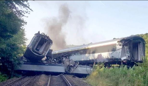 3-dead-after-passenger-train-derails-in-scotland