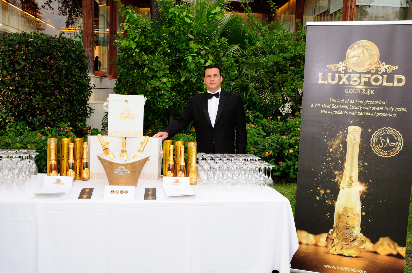 lux5fold-–-the-world’s-first-24k-gold-sparkling-luxury
