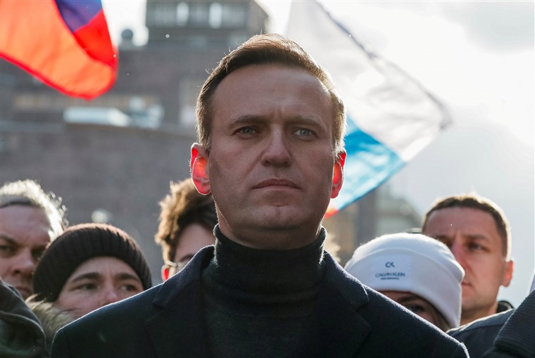 russian-opposition-politician-alexei-navalny-poisoned,-rushed-to-hospital