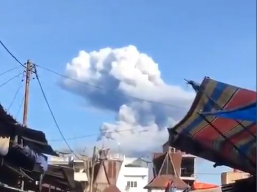 watch-video:-indonesia’s-sinabung-volcano-spews-new-burst-of-hot-ash