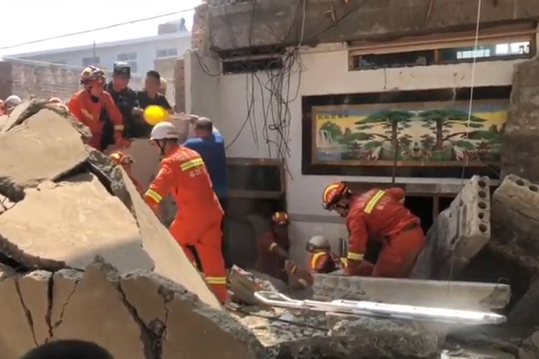 restaurant-collapses-in-china,-29-dead