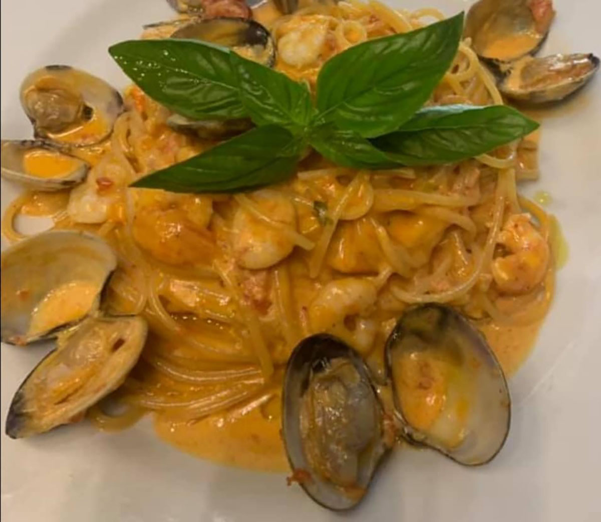 spaghetti-alla-bucaniera,-piu-buoni-di-quelli-alle-vongole.-la-versione-in-rosso-con-il-trucco-del-latte-per-farli-cremosi-senza-panna