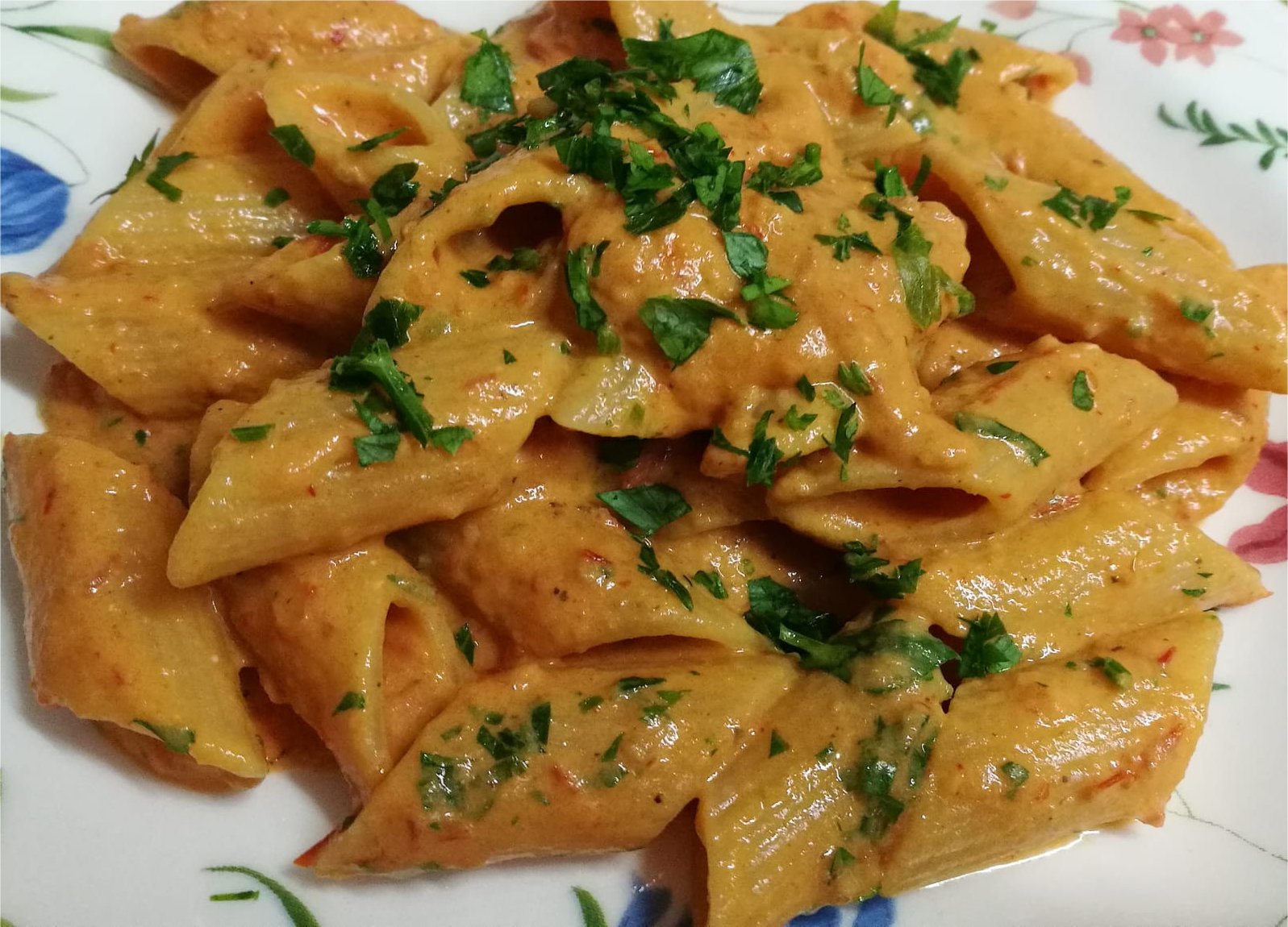 che-buona-la-pasta-alla-giuggiolona,-una-esplosione-di-romana-golosita.-la-pasta-al-pomodoro-piu-cremosa-che-esista