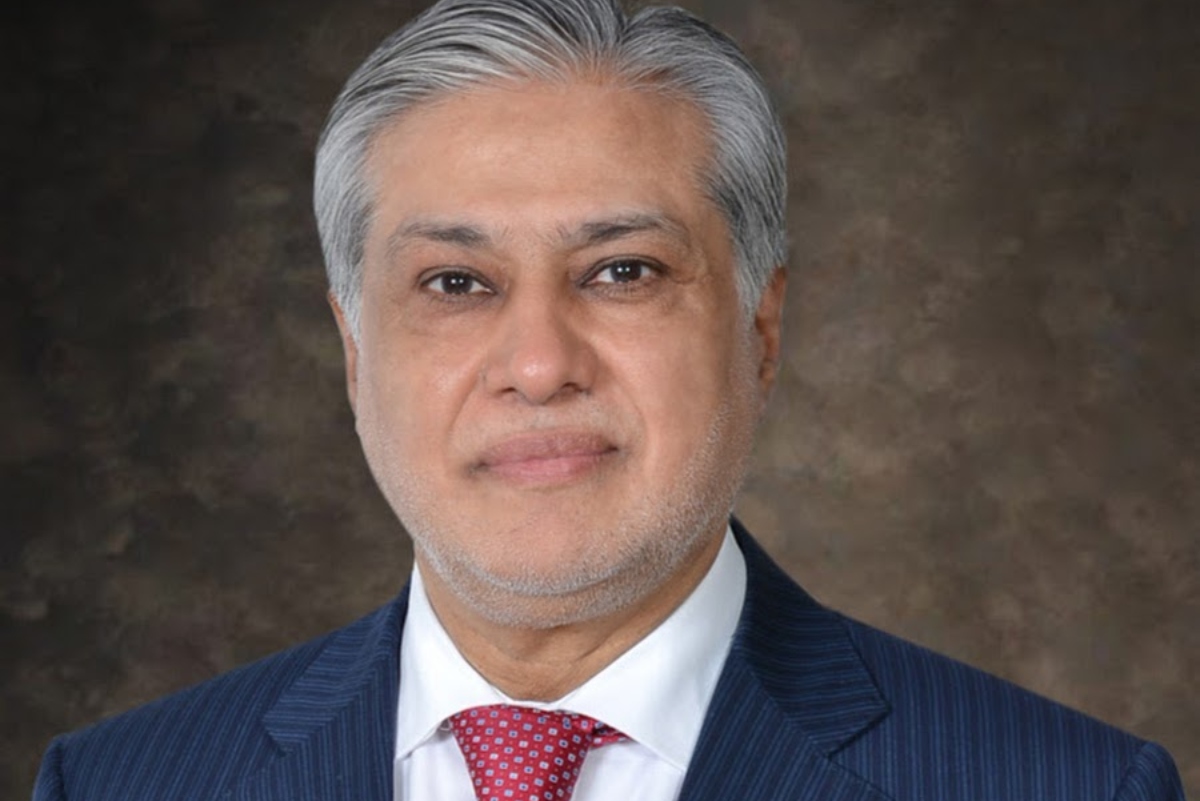 pakistan-finance-minister-ishaq-dar-called-'chor'-at-airport-in-washington