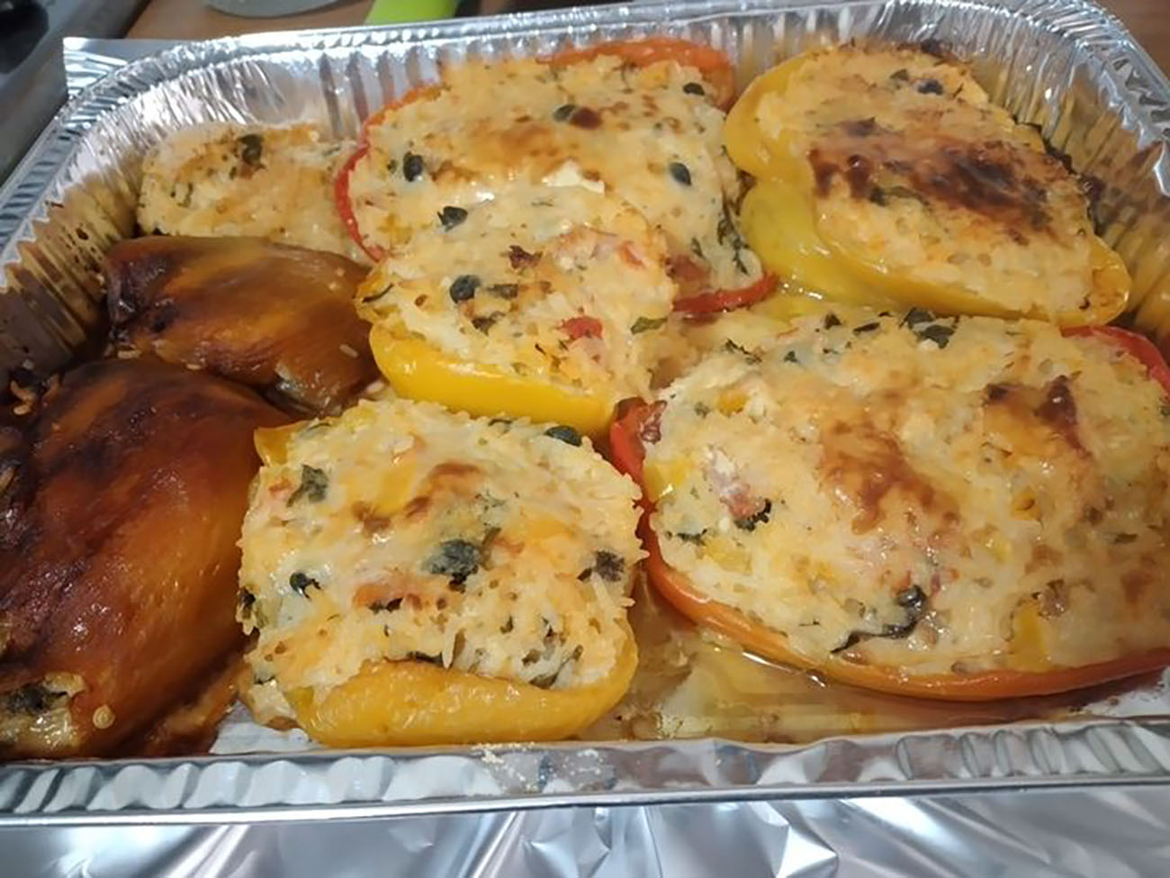 peperoni-imbottiti-di-riso,-gustosi-e-cotti-al-forno-in-pochissimi-minuti.-ideali-per-la-domenica-a-pranzo