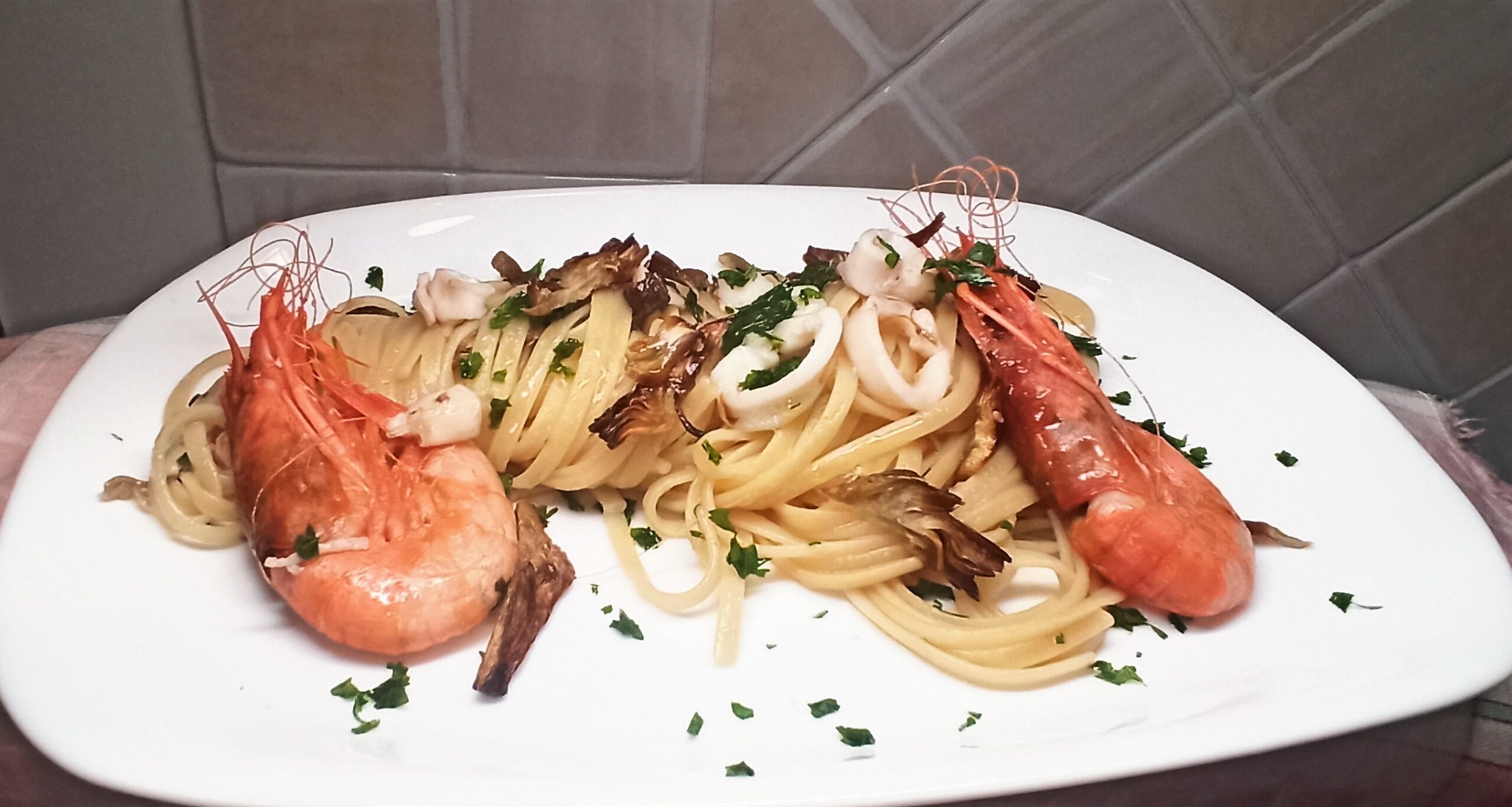 linguine-al-profumo-di-mare-e-carciofi-croccanti,-un-abbinamento-di-sapori-che-vi-stupira.-facili-e-buonissime