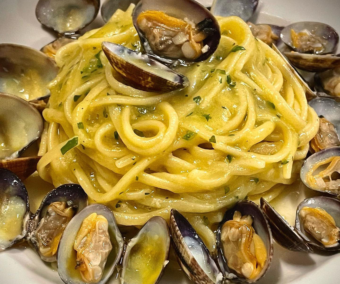 linguine-alle-vongole-con-crema-di-p,-mai-mangiate-cosi-buone-e-cremose-con-l’aggiunta-di-questo-ingrediente-in-piu