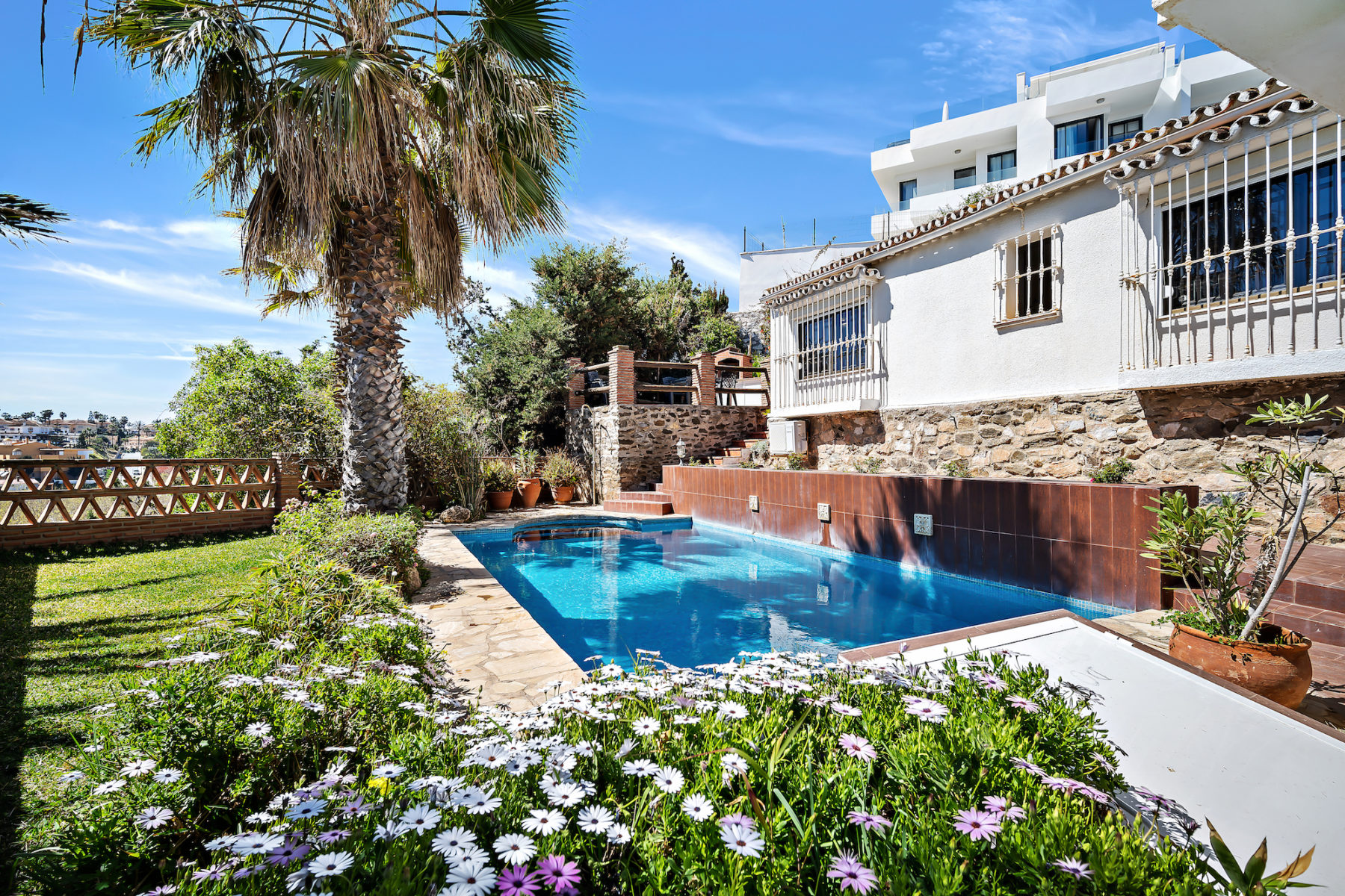 verdin-property-present-a-charming-mediterranean-villa-with-panoramic-sea-views-to-rent