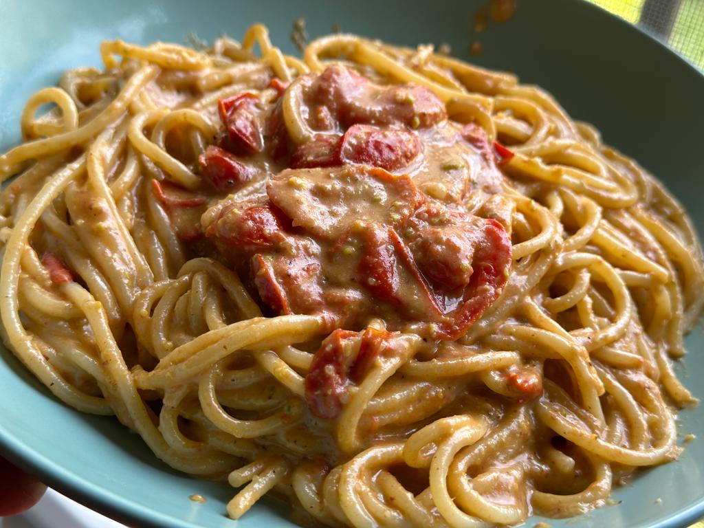 pasta-alla-san-babila,-il-primo-amato-dalle-compagnie-teatrali-dopo-un-successo.-si-fa-in-5-minuti,-meglio-di-una-aglio-e-olio