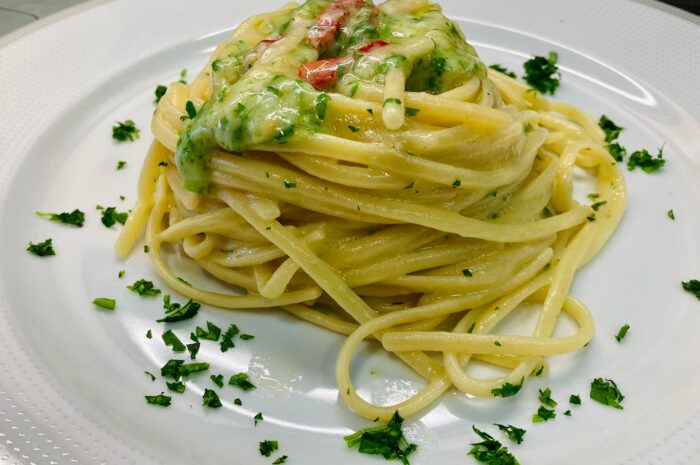 spaghetti-aglio-olio-perfetti-con-i-3-segreti-di-antonino-cannavacciuolo:-“mai-mettere-l’aglio-direttamente-nell’olio,-cosa-si-fa-prima”