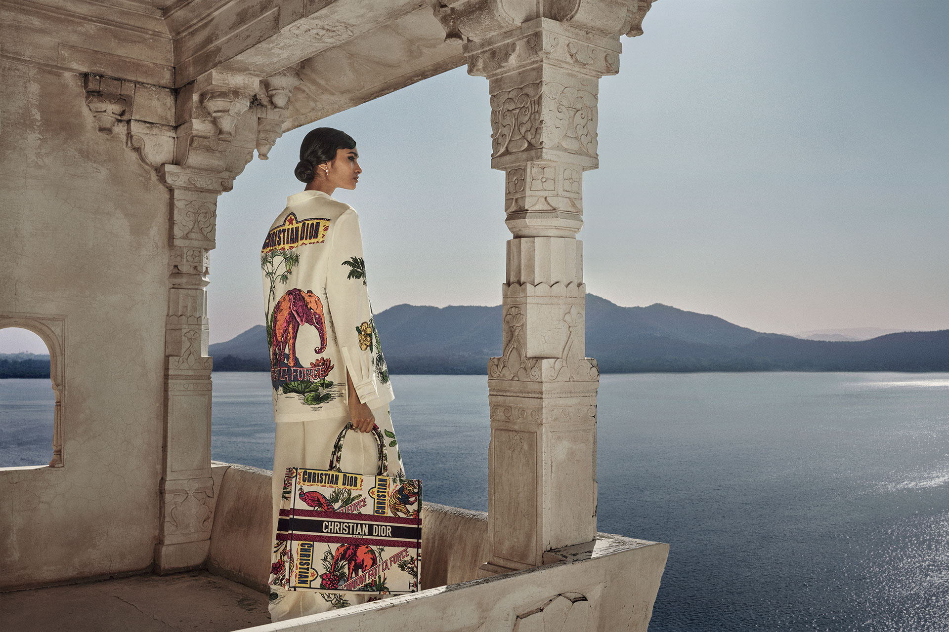 bags-of-room:-the-best-tote-bags-to-carry-anywhere