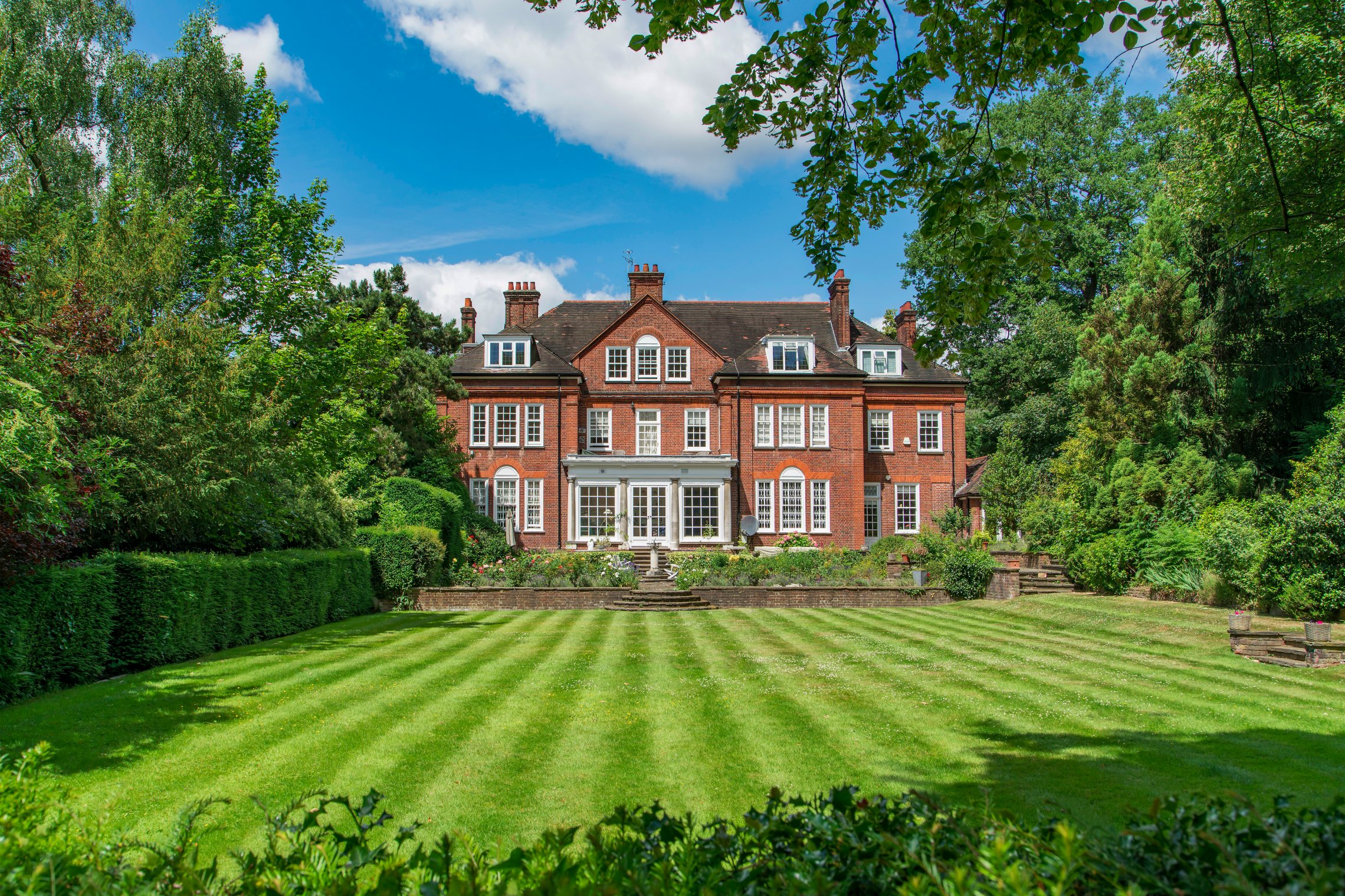 the-best-london-properties-with-beautiful-gardens