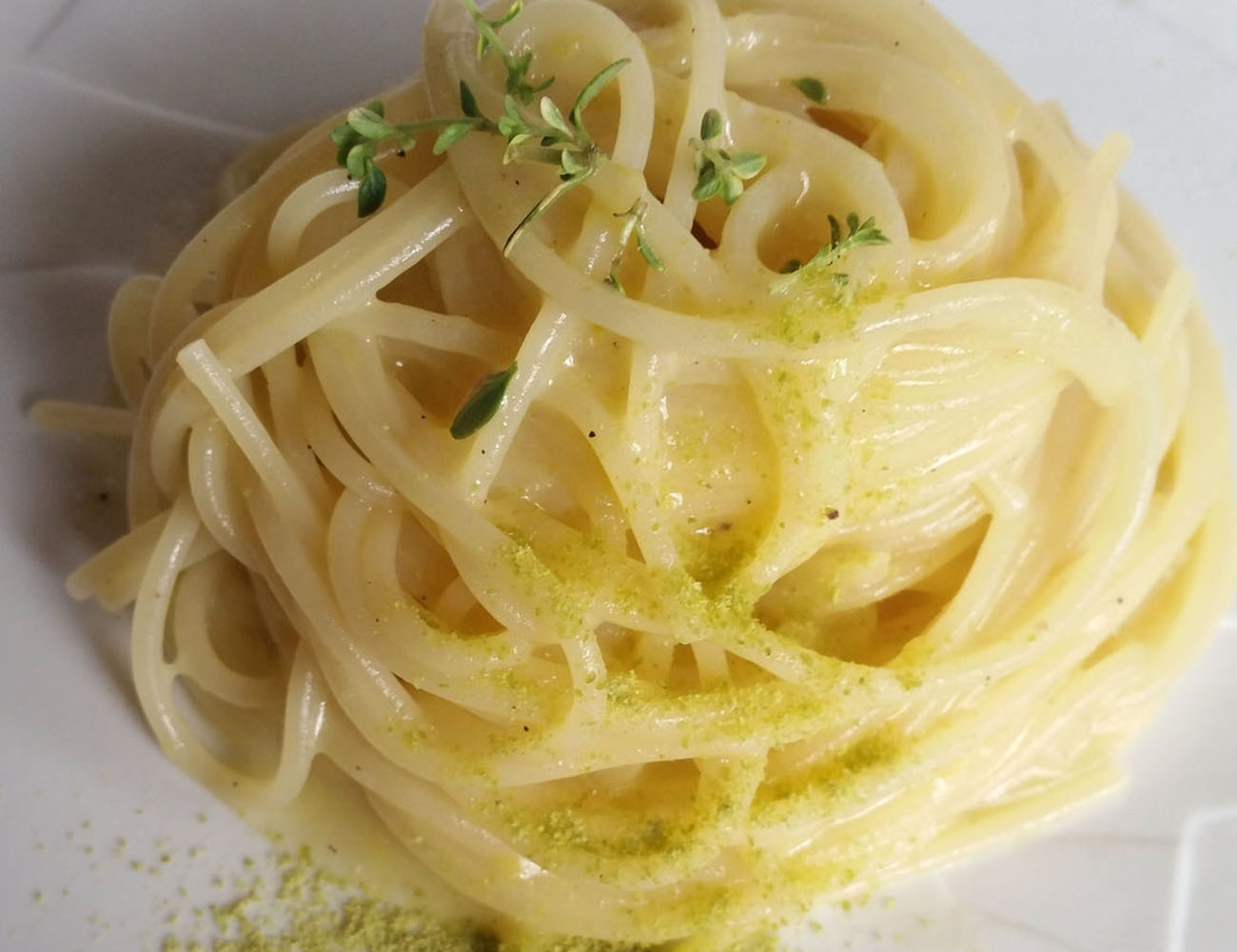 spaghetti-olio,-limone-e-provolone-del-monaco.-la-squisita-ricetta-di-peppe-guida-piu-buoni-della-nerano-e-piu-veloci-dell’aglio-e-olio